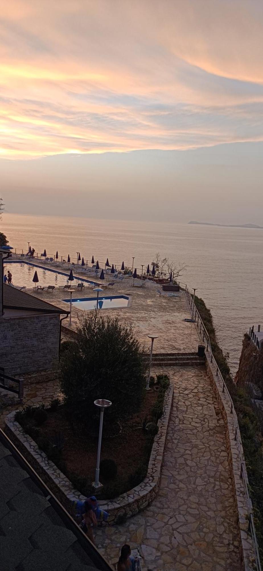 Artemis Beach House Vlore Bagian luar foto