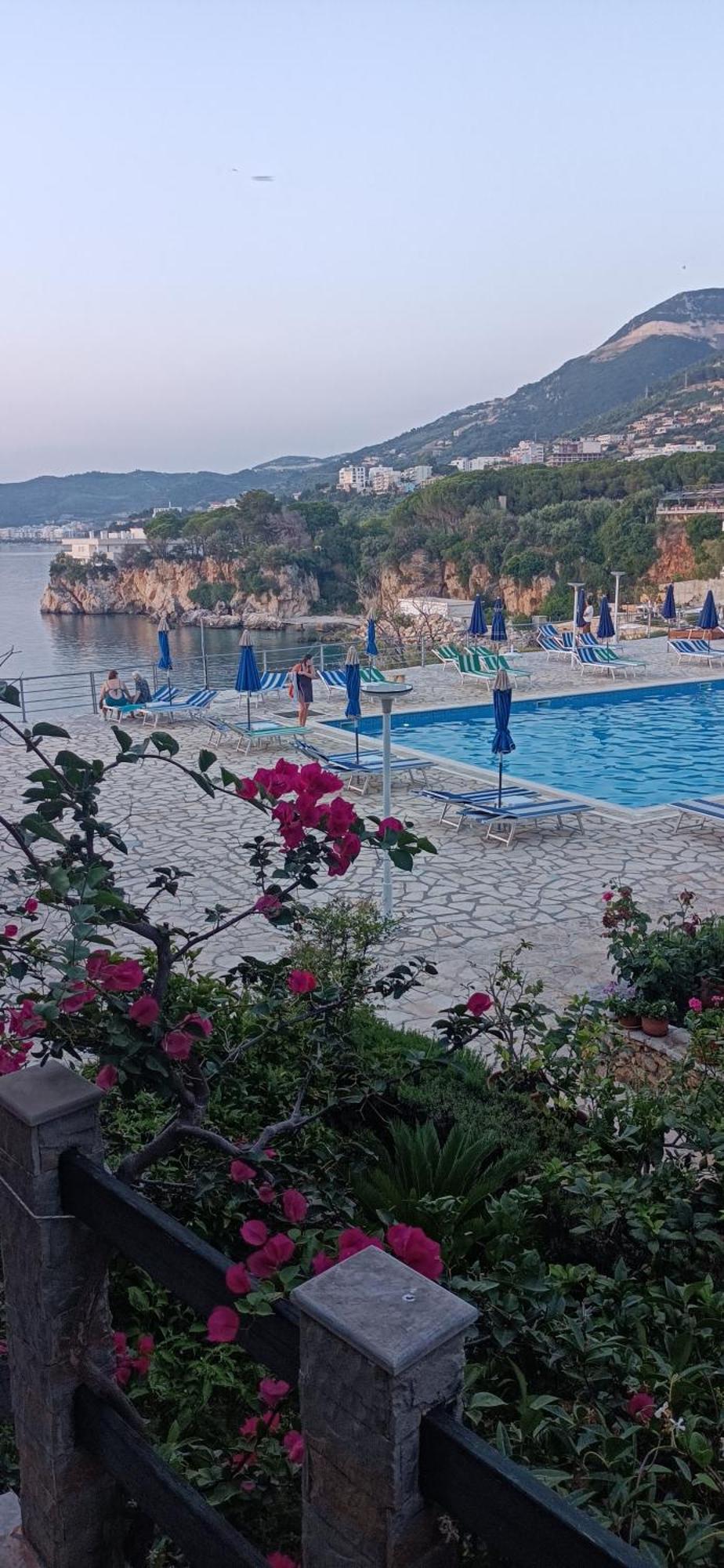 Artemis Beach House Vlore Bagian luar foto
