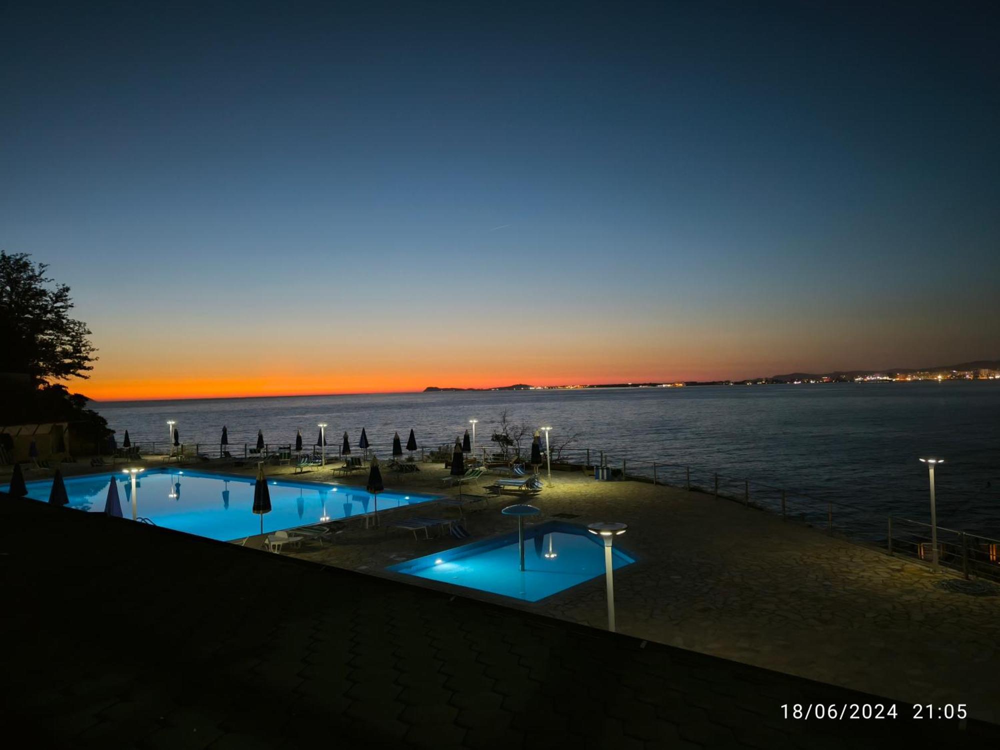 Artemis Beach House Vlore Bagian luar foto